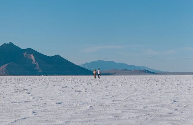 Uyuni Salt Flats 2-Day Private tour with Tunupa Volcano