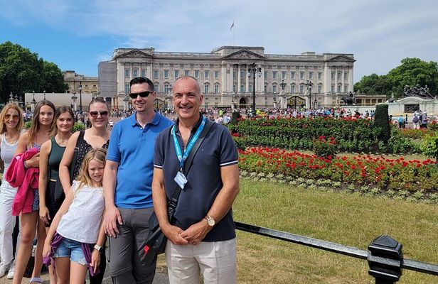 Buckingham Palace: Walking Tour with Entry & Audio Guide