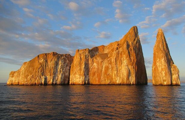 Kicker Rock Day Trip from San Cristobal: Snorkeling & Wildlife