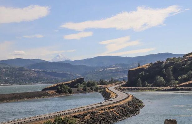 A Full Day Around Portland: City Tour + Visit the Waterfalls
