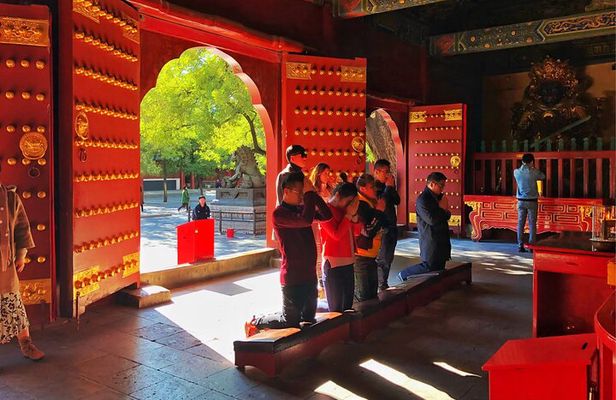 4-Hour Private Tour: Lama Temple, Confucius Temple, Guozijian Museum with Dim Sum