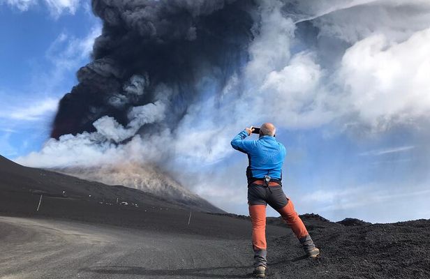 Etna excursion 3000 meters with 4x4 cable car and Trekking