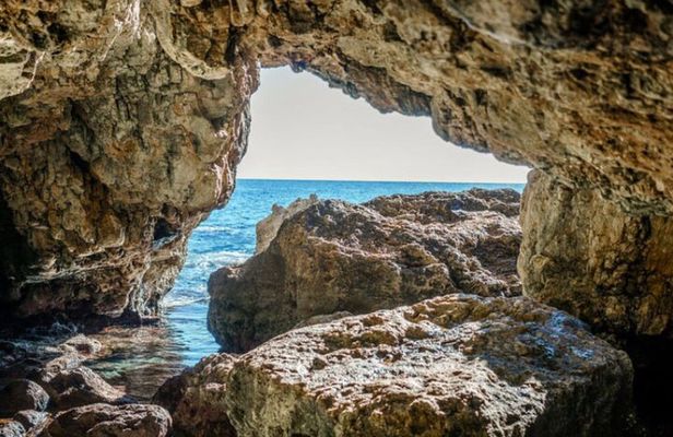 Guided Private Boat Excursion to Discover the Caves