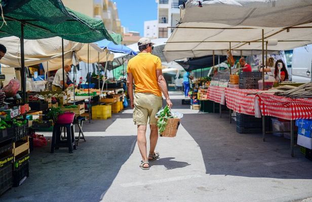 Private Cultural Walking Tour in Historic Ithaca Market