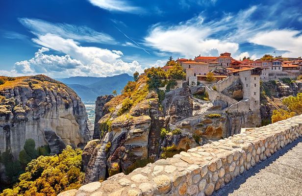 Thessaloniki: 3-Day Meteora Trip with Tours, Museum & Hotel