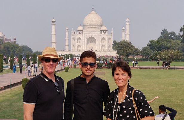 All Inclusive Taj Mahal & Agra Tour by Superfast Train From Delhi