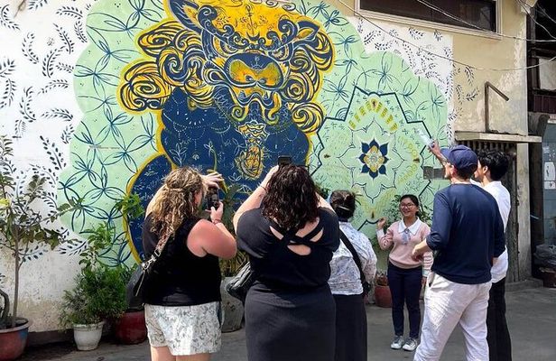 Morning Market and Street Art Tour, Including Breakfast and all Transport