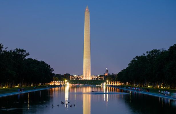 DC Monuments by Moonlight: Small Group Walking Tour