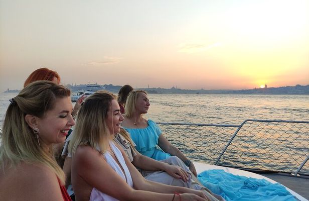 Istanbul Sunset Cruise With Luxury Yacht On Bosphorus