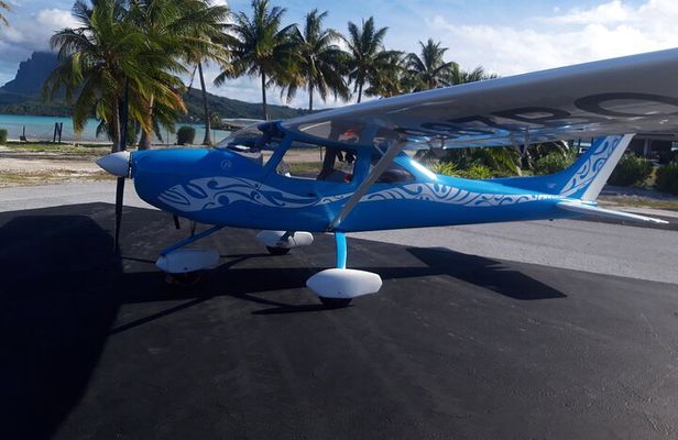 Private 30-minute flight downwind of Huahine