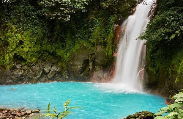 Private Hiking Adventure With Waterfall and Hot Springs
