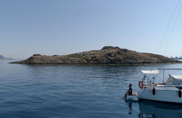 Sailing experience along the coast of Cabo de Gata in Almería