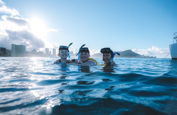 2-Hour Catamaran Snorkel Adventure in Waikiki