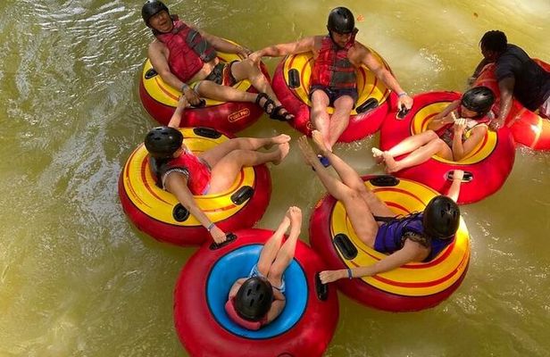 River Rapids in Jamaica with French Tour Guide