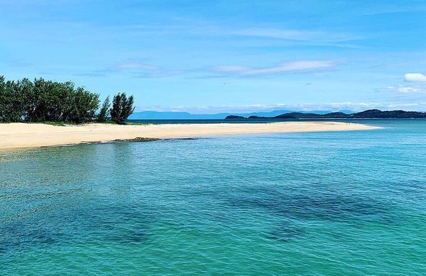 Cairns: Enjoy Dunk Island | Small Group | Outer Reef Snorkel