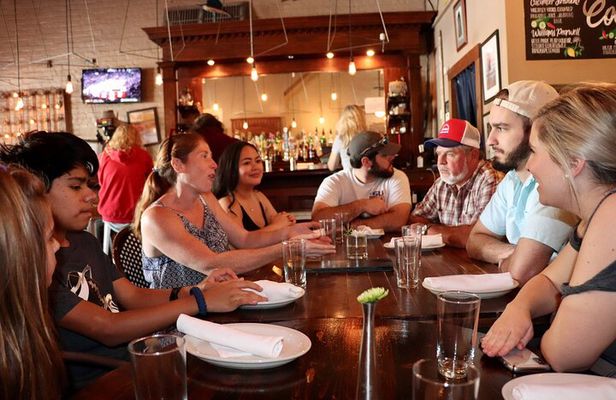 New Orleans Garden District Food & History Tour with Local Guide