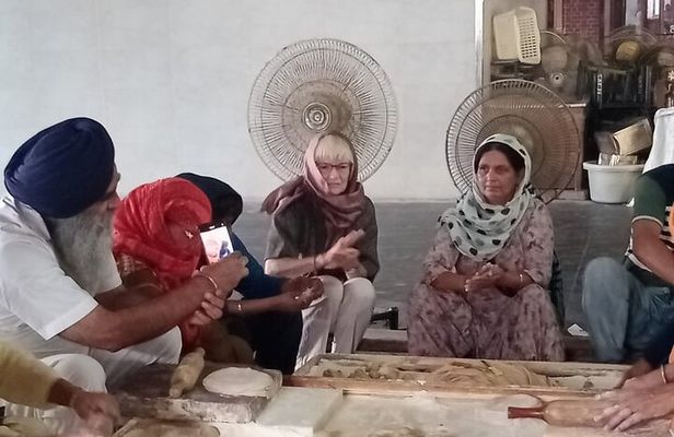 Private Full-Day Amritsar Tour: The Golden Temple & Wagah Border