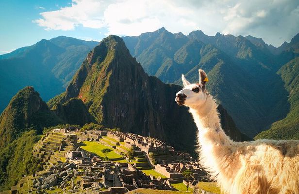 2-Day Private Tour: Sacred Valley and Machu Picchu by train