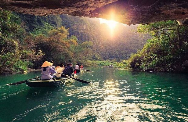 Small group tour from Hanoi: Mua Cave, Tam Coc, Bich Dong