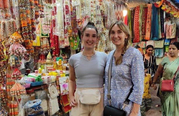 Private Guided Walking Tour of Street Markets (Bazaars)