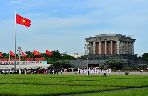 Full Day Private Luxury Tour with Cyclo in Hanoi