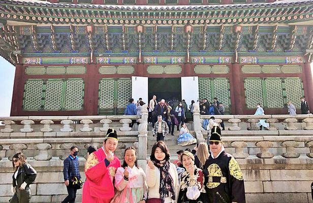 Private Tour : Royal Palace & Traditional Villages wearing Hanbok