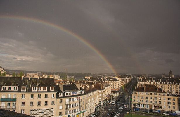 Private Custom Tour with a Local Guide in Caen