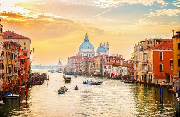 Venice Highlights with Local: Private Walking Tour & Gondola Ride