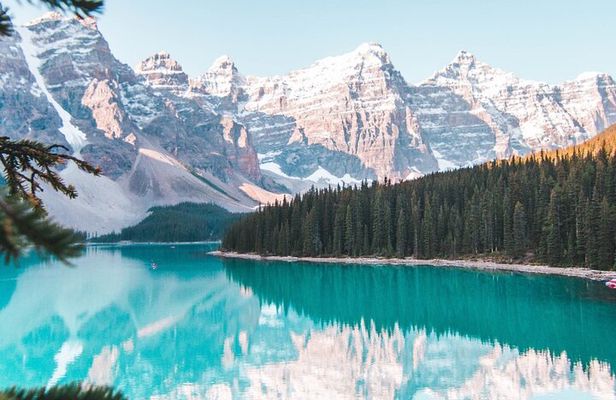 Explore Banff’s Wonders: Lake Louise, Moraine Lake, and Beyond