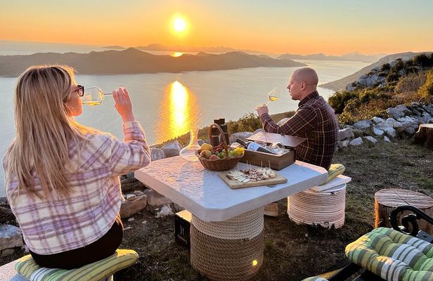 Authentic private viewpoint wine&dine tour