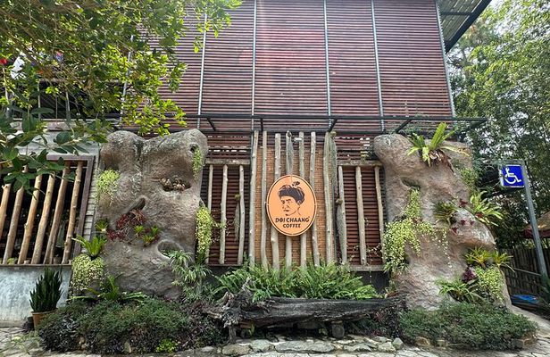 1 Day Private Tour White Temple and Renewed Doichang Coffee