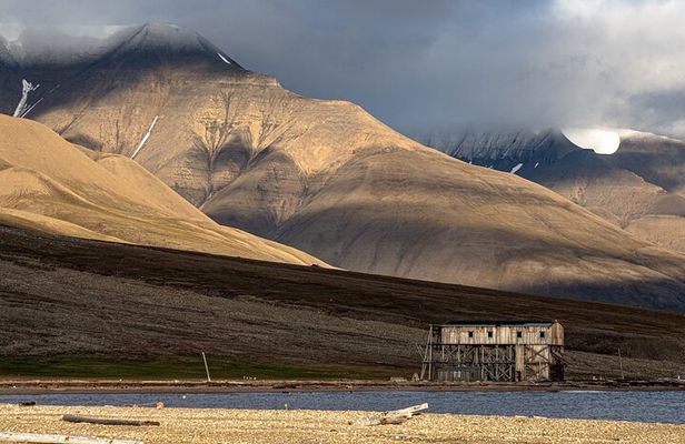 Explore the Legendary Town of Longyearbyen