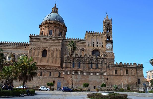 Palermo : Private Custom Walking Tour with a Local Guide