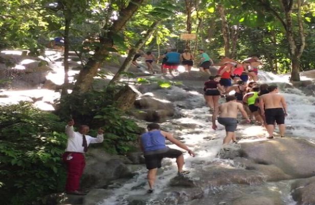 One Day Tour To Dunn River Falls and Tubing