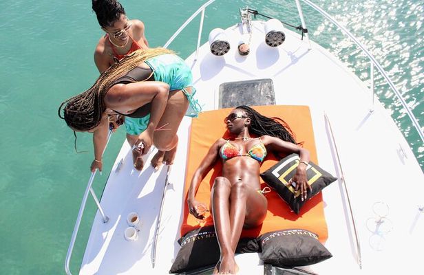 St Maarten Boat Tour with Lunch, Drinks, & Snorkeling Gear