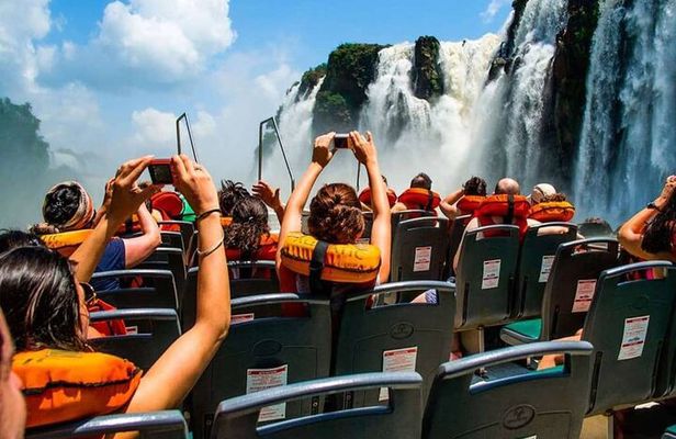 Full Day tour Argentinean Iguazú Falls with Jungle Adventure