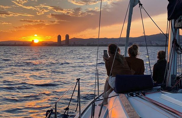 Barcelona Sunset Cruise with Open Bar of Cava and Snacks