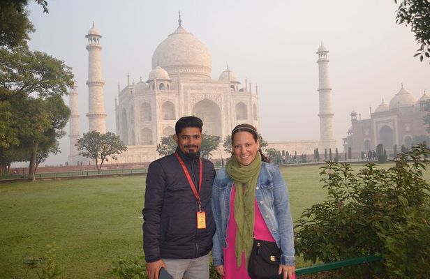 From Jaipur Same Day Taj Mahal Tour With Transfer To Delhi