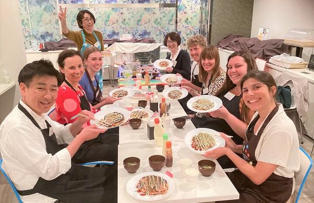 Osaka Okonomiyaki Cooking Experience!