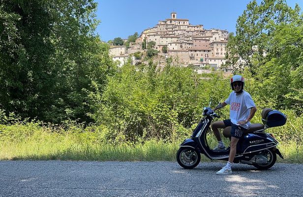 3 Hour Vespa Tour - The Charming Castles of Arcevia