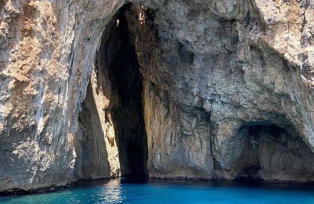 3-Hour Guided Boat Tour to the Caves in Santa Maria di Leuca