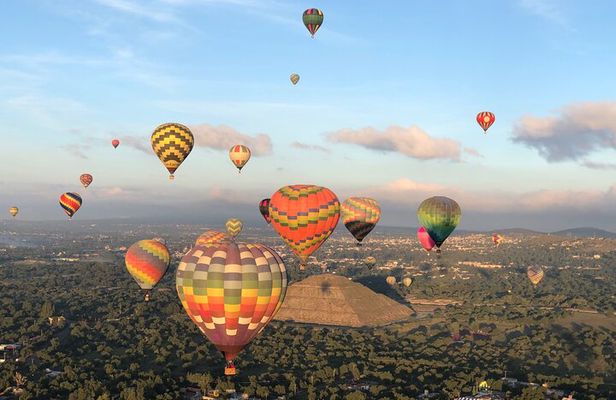 Balloon flight in Teotihuacán from Mexico City