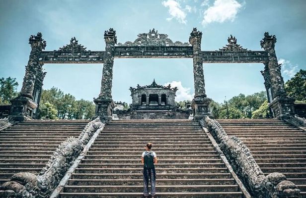 Transfer from Hoi An to Hue by private car with stops for picture
