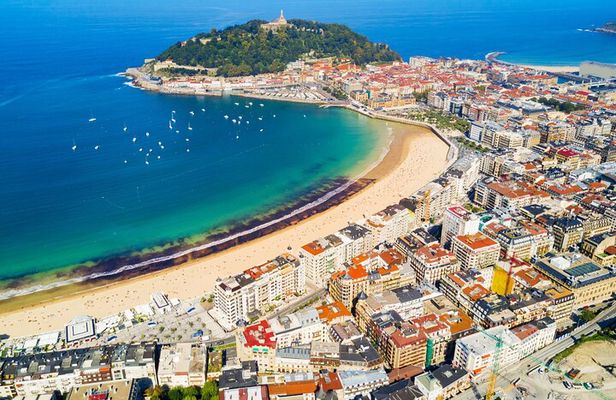 San Sebastian : Private Custom Walking Tour With A Guide