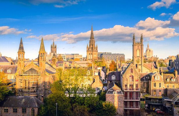 Welcome to Aberdeen: Private 2-hour Highlights Walking Tour