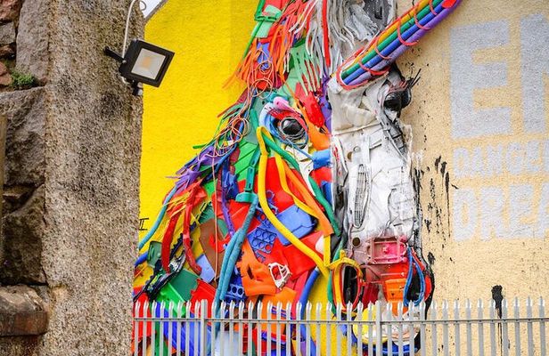 Discover Aberdeen's Amazing Street Art: Private 2-hour Tour