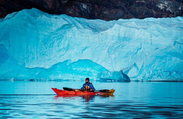 Kayak experience in Los Glaciares National Park