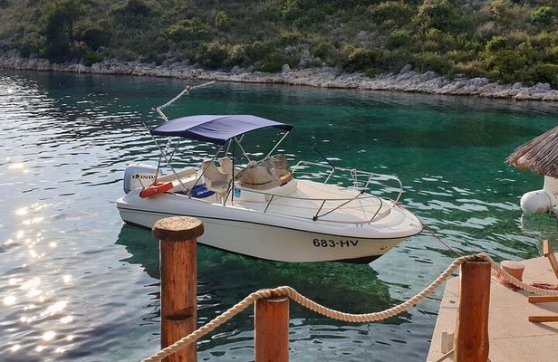 Private tour of Pakleni islands, Red Cliffs & South Shore of Hvar