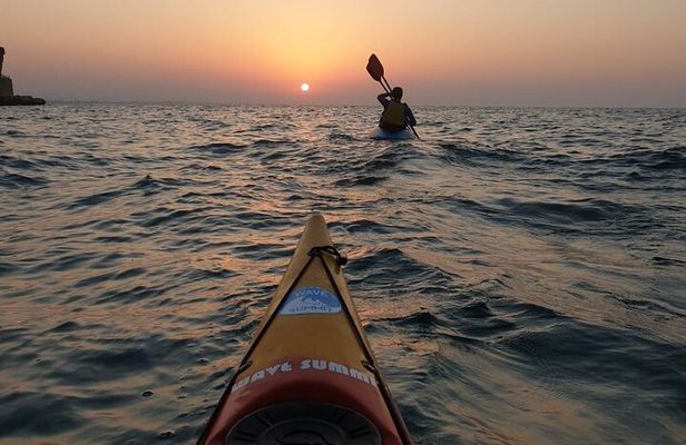 Kayak Guided Tour: Sunset in Qurum, Muscat