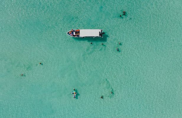 Bacalar Lagoon Sightseeing Boat Tour with Open Bar and Snacks